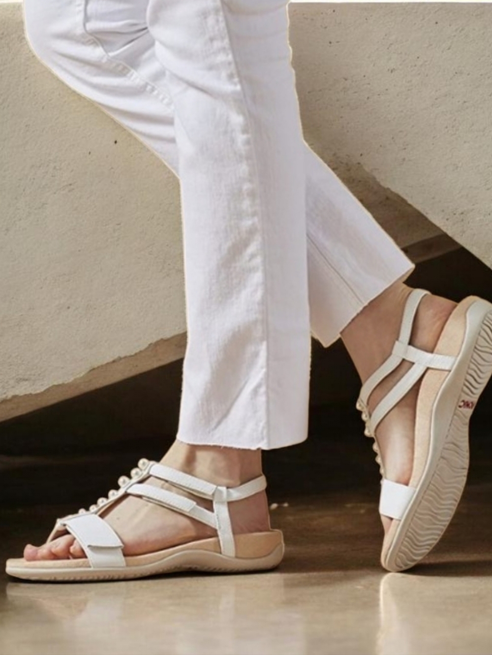 VIONIC ( 10 ) MIKAH White Leather Backstrap Sandal Pearl Detail 3-Zone Comfort